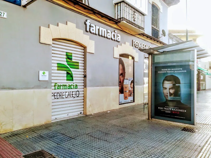 Farmacia (Av. Juan Sebastián Elcano, 127)