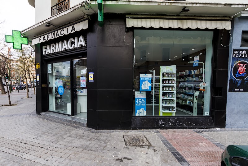 Farmacia Chamberí - Ldo. Mario Esquivias | Farmacia y parafarmacia en Madrid