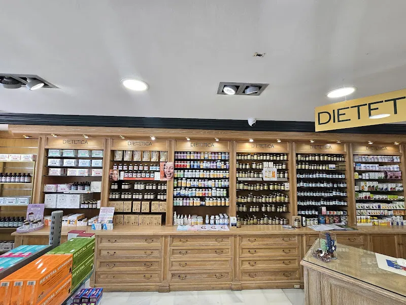 Farmacia Playas del Duque (José Enrique Cavanna Fuentes)